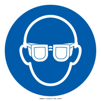 M004 Wear safety glasses (ISO)