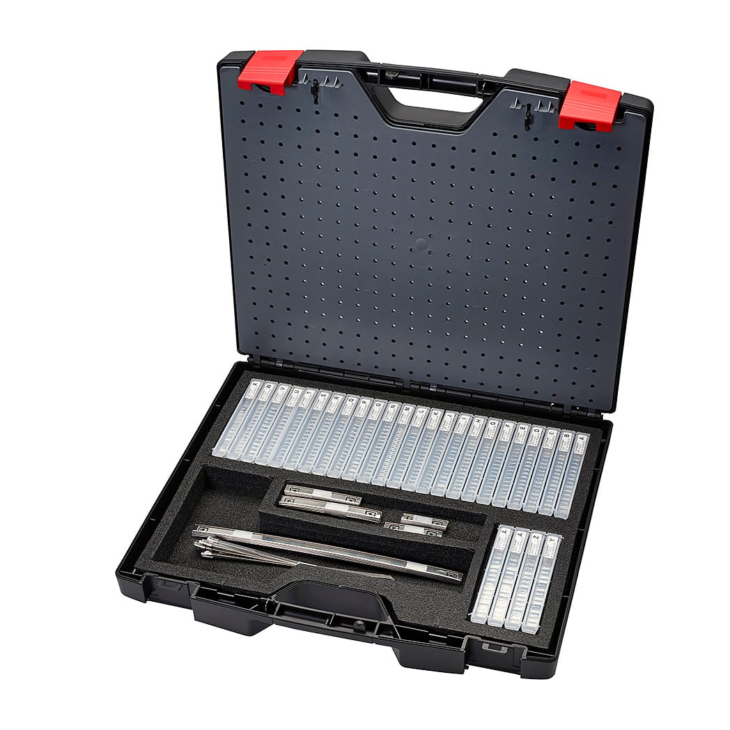 Cable labelling kit for marking cable harnesses